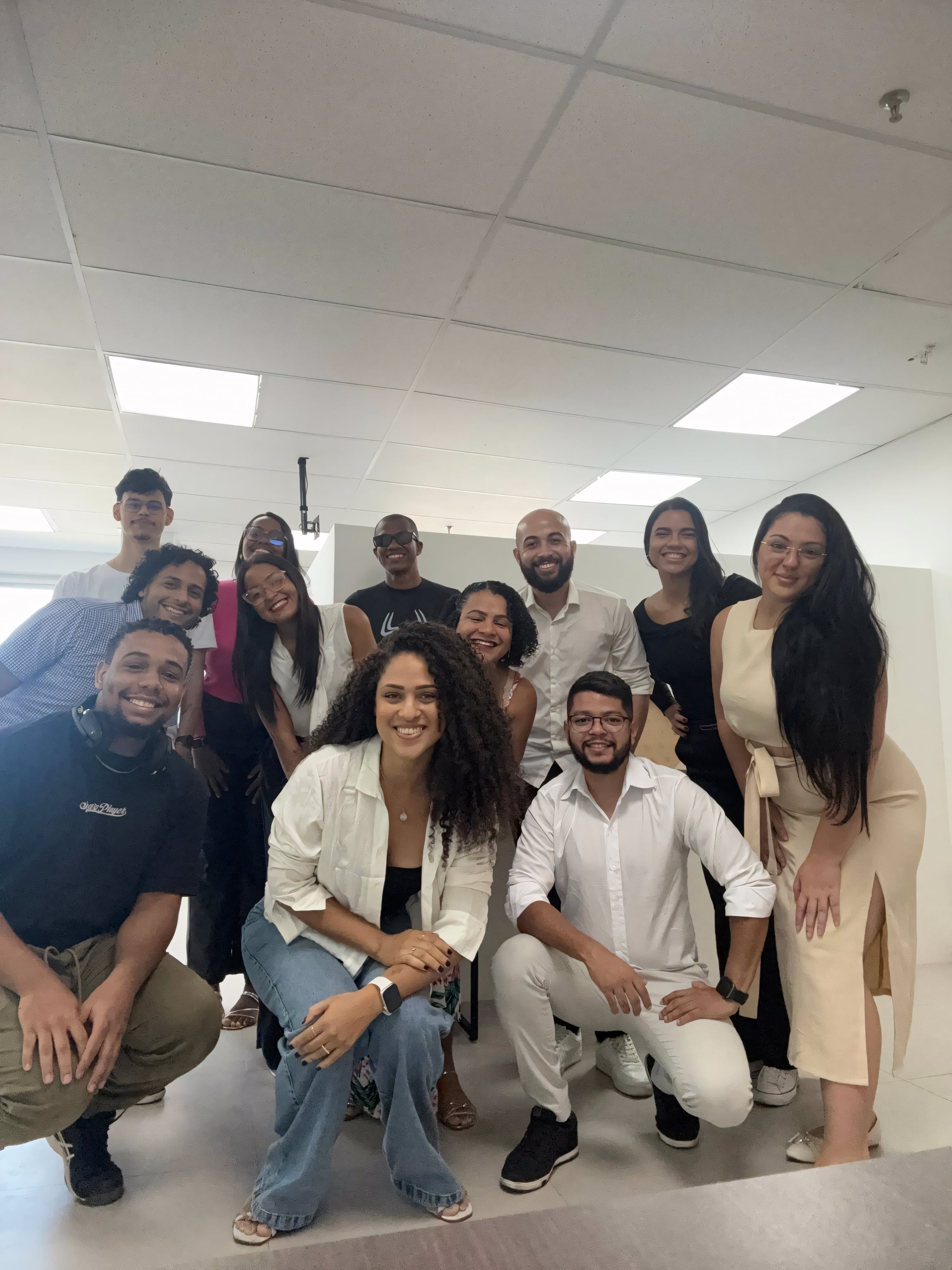 Equipe da Novak reunida no escritório