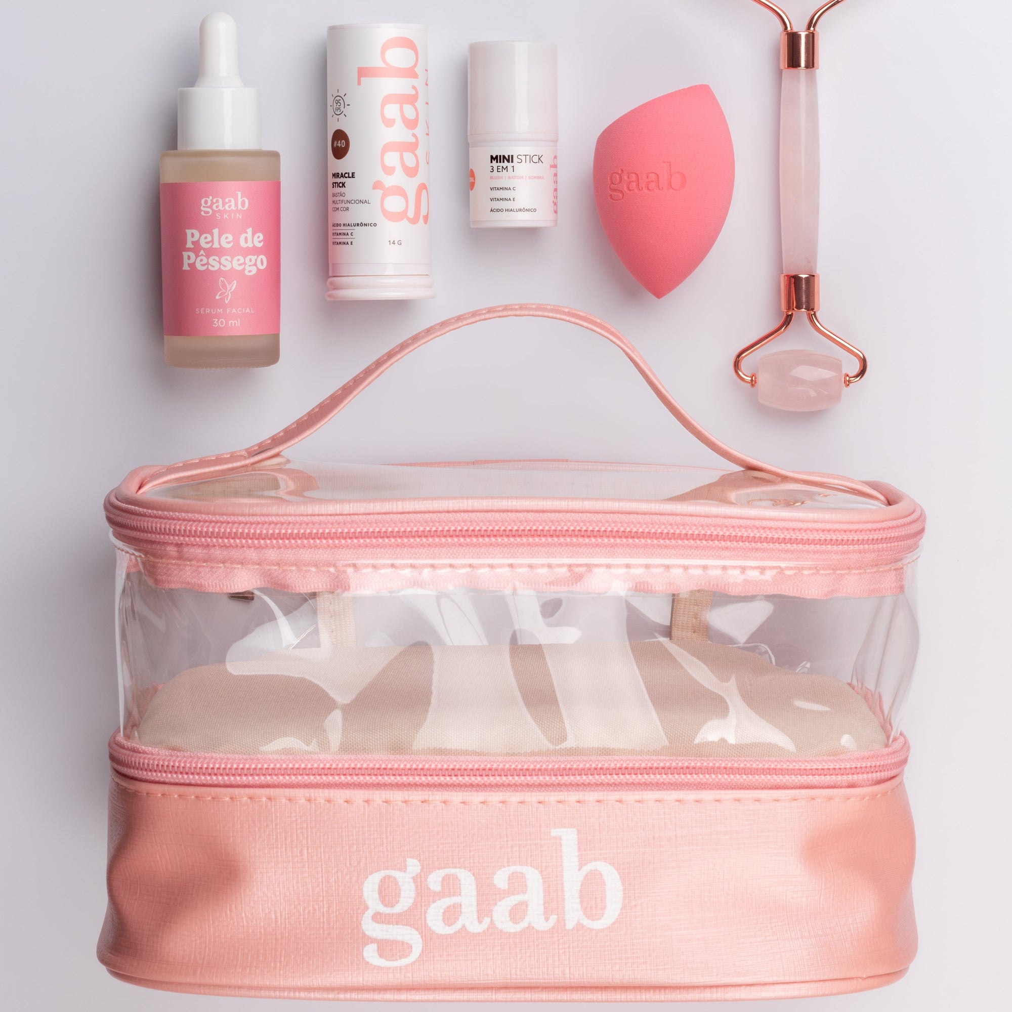 Necessaire rosa da Gaab com sérum Pele de Pêssego, Miracle Stick, Mini Stick, esponja e roller de quartzo